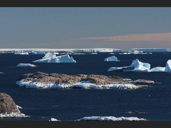 Au début de l'hivernage, la banquise n'était pas encore formée au large de la Terre Adélie (Antarctique).