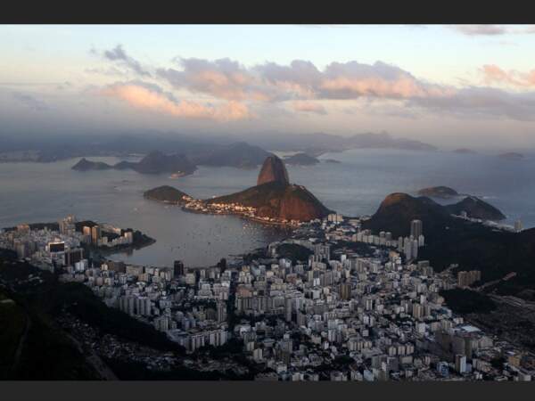 Vue sur Rio de Janeiro et le Pain de Sucre (Brésil). 