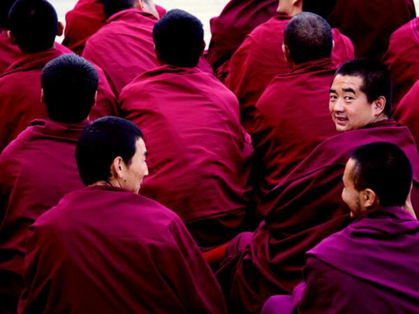 Des moines rassemblés, dans la région de l'Amdo, en Chine.