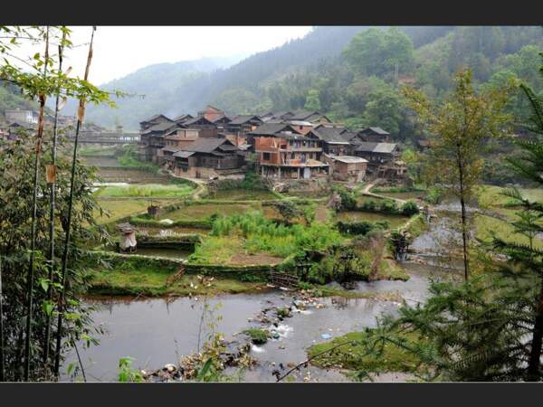 Un village sur la route en direction du district de Sanjiang, dans la province du Guizhou, en Chine.