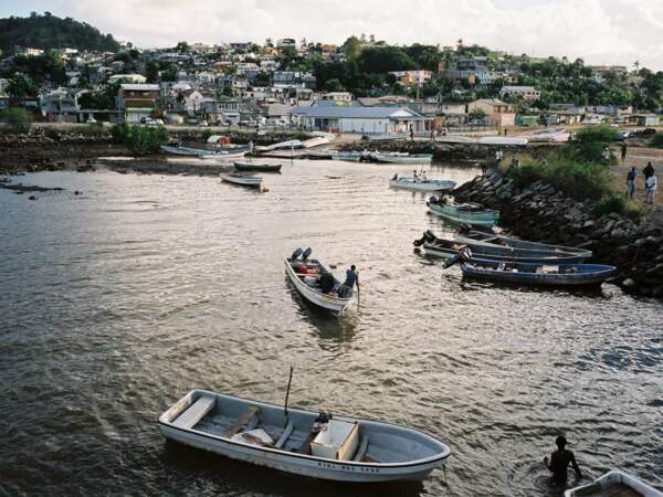 Les bateaux rentrent de la pêche à M'Tsapéré, sur l’île de Mayotte