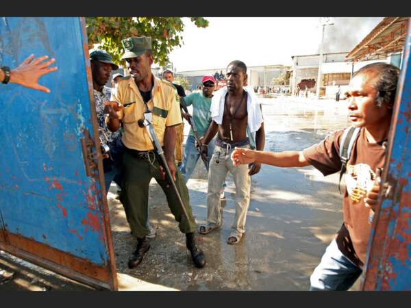 Insécurité à Port-au-Prince après le tremblement de terre qui a dévasté Haïti le 12 janvier 2010
