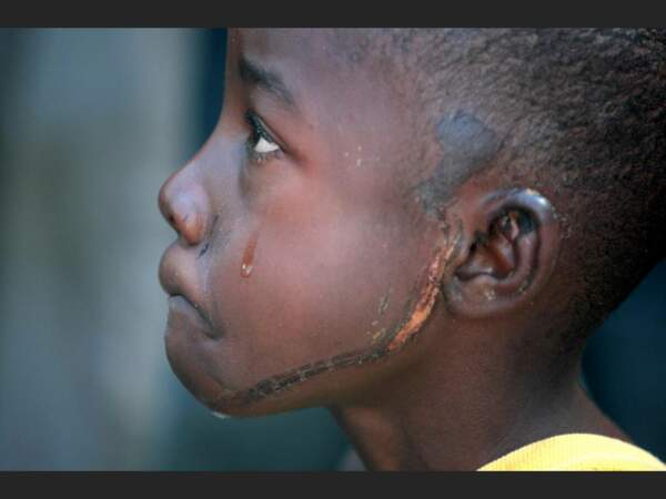 Fillette orpheline après le séisme qui a dévasté Haïti le 12 janvier 2010