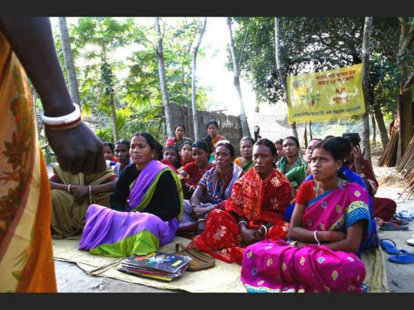 Réunion de femmes paysannes, dans l'Etat du Maharashtra, en Inde.