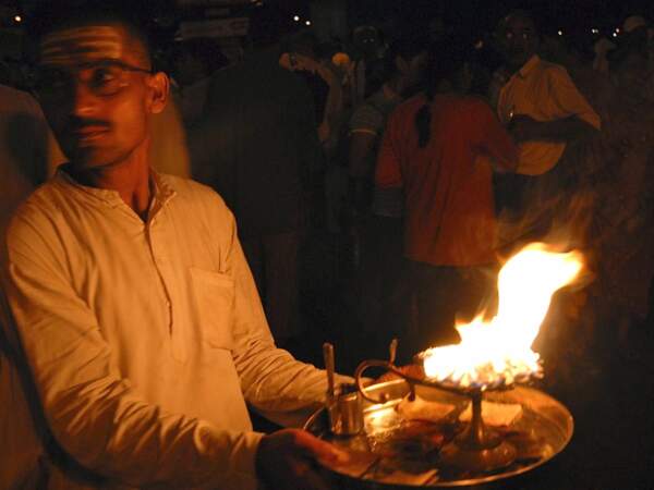 Rassemblement pour la cérémonie Ganga Aarti