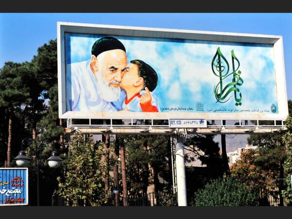 Un panneau en mémoire de l’ayatollah Khomeyni (Téhéran, Iran).  