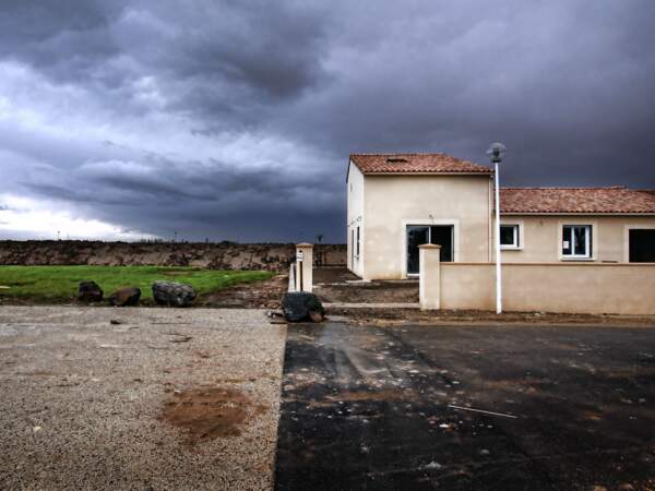 Pendant la tempête, cette maison de La Faute-sur-Mer a été submergée par l’Océan (Vendée, France).