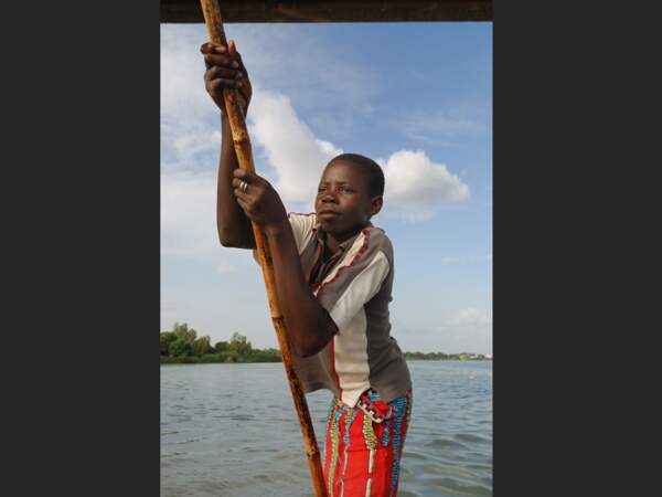 Jeune pêcheur, Bamako, Mali