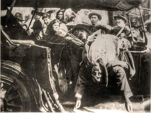 Reproduction de la photo originale prise après l'attentat qui tua Pancho Villa, à Hidalgo del Parral (Mexique).
