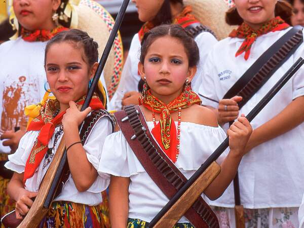 Les descendants des combattants de la révolution perpétuent l'histoire de leur pays, à Hidalgo del Parral (Mexique).