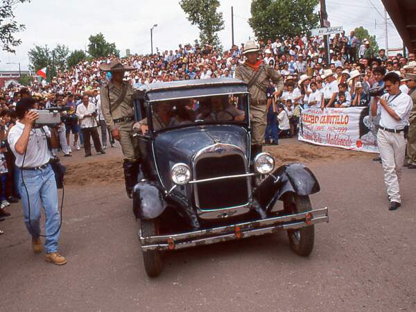 Reconstitution : Pancho Villa arrive à Hidalgo del Parral (Mexique).