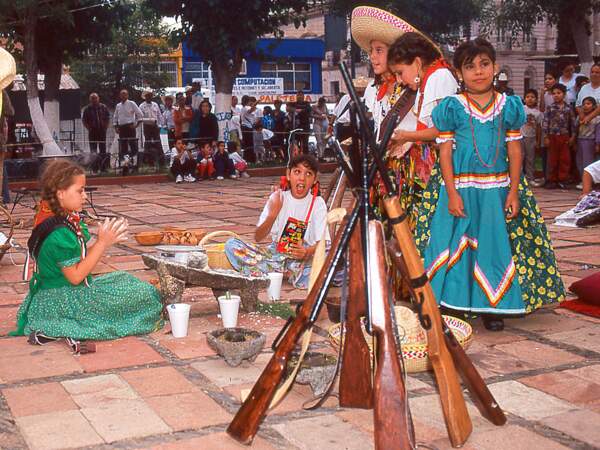 Reconstitution d'un campement villiste sur la place de Parral, à Hidalgo del Parral (Mexique).
