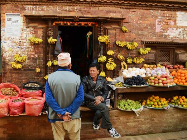 Un marchand au marché de Bhaktapur, au Népal