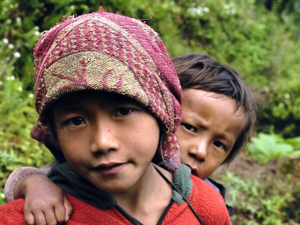 Deux enfants sherpas au Népal