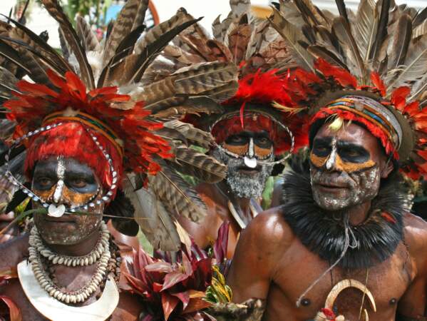 Têtes à plumes chez les Papous de Goroka, Papouasie-Nouvelle-Guinée