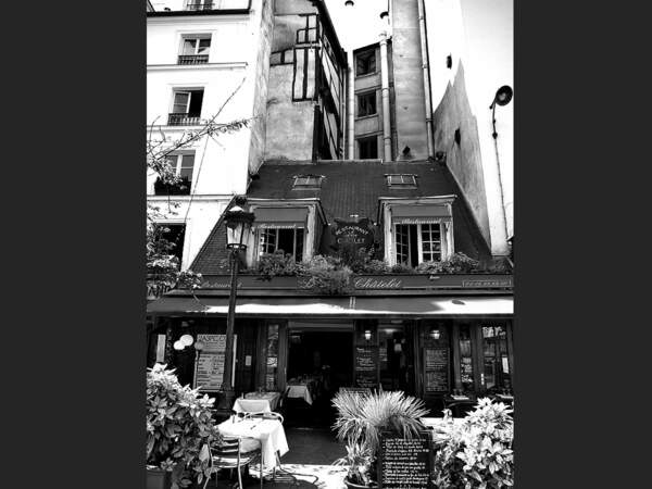 Une minuscule maison au 39 rue de la Bûcherie, à Paris