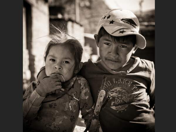 Ces deux enfants habitent à Fure, un village isolé du canyon de Colca, au Pérou.