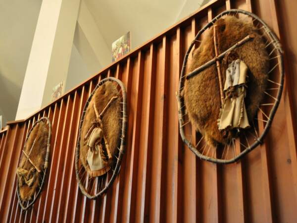 Oeuvres d'art réalisées par les Amérindiens algonquins de Pikogan, en Abitibi (Québec, Canada).