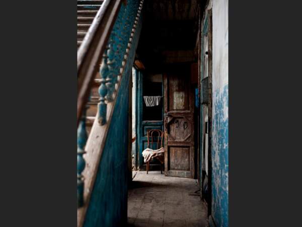 Les couleurs des maisons laissent deviner la beautée passée d'Astrakhan, en Russie.
