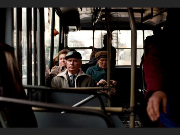 Un passager impassible dans un bus de Krasnodar, en Russie.