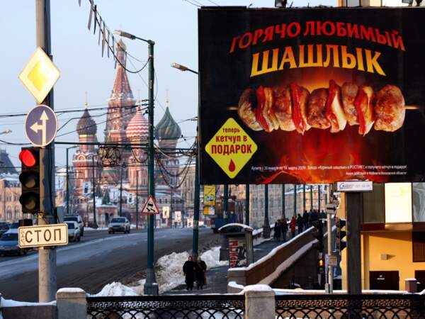 Publicité aux abords de la Place Rouge, à Moscou, en Russie
