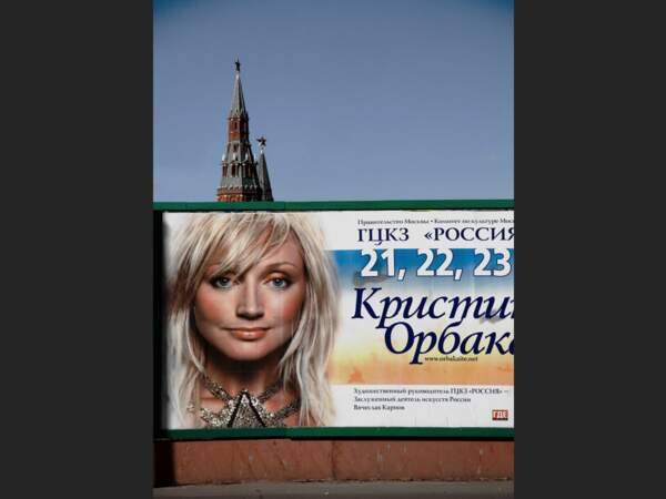 Publicité d’une chanteuse russe à Moscou, en Russie