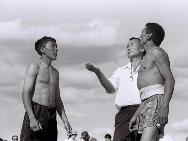 Lors de la fête d'Yssyakh, les hommes se mesurent lors de diverses compétitions (République de Sakha, Sibérie, Russie).
