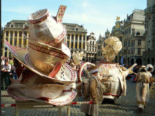 La Zinneke Parade défile sur la Grand-Place de Bruxelles, en Belgique.