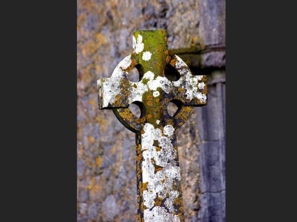 Croix celtique dans le cimetière du Rock of Cashel, en Irlande
