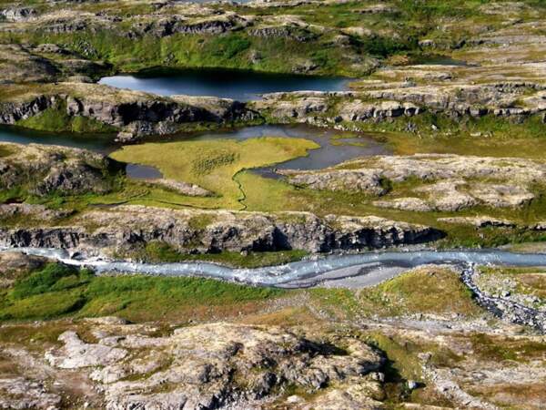 Riche rivière dans les environs de Valdez en Alaska, aux Etats-Unis