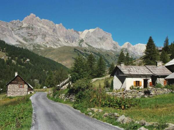 L'environnement est bien préservé dans la vallée de la Clarée, dans le département des Hautes-Alpes, en région Provence-Alpes-Côte-d'Azur, en France