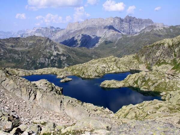 Le lac Cornu à 2400 mètres d’altitude, dans les Alpes