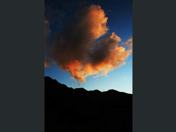 Paysage au crépuscule, dans le Queyras (Hautes-Alpes, France). 