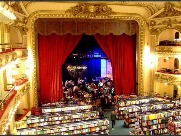 Dans le centre de Buenos Aires, en Argentine, l’ancien théâtre El Ateneo accueille l'une des plus grandes librairies d’Amérique du Sud.