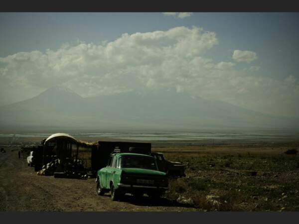 Marchands ambulants dans la plaine de l’Ararat, en Arménie.