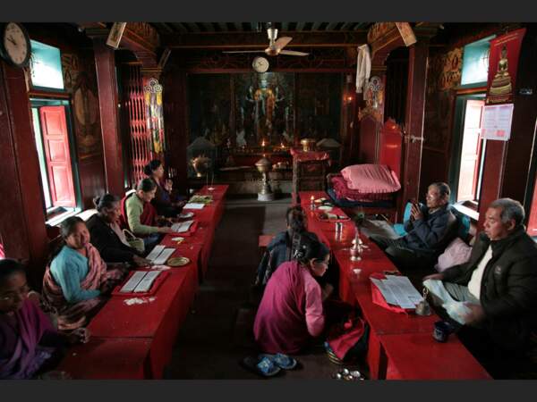 La salle des prières du Temple d'Or de Patan, au Népal.