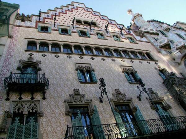 La Casa Amatller, de style Art nouveau, se trouve dans le quartier de l'Eixample, à Barcelone, en Espagne.