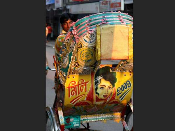Très souvent, les rickshaws du Bangladesh sont richement décorés.