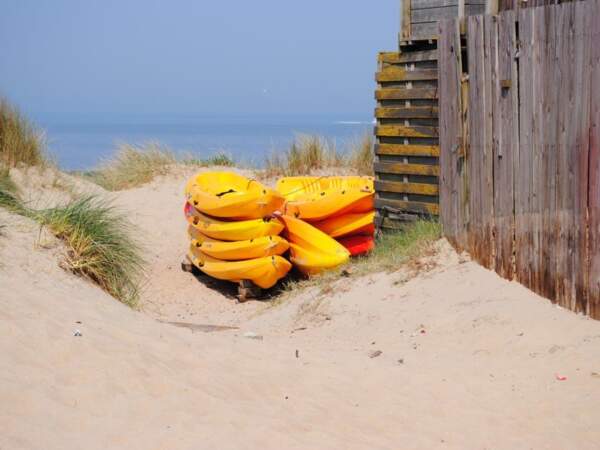 Bateaux colorés sur la plage de Middelkerke, en Belgique