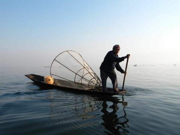 Pêcheur du lac Inle, en Birmanie.