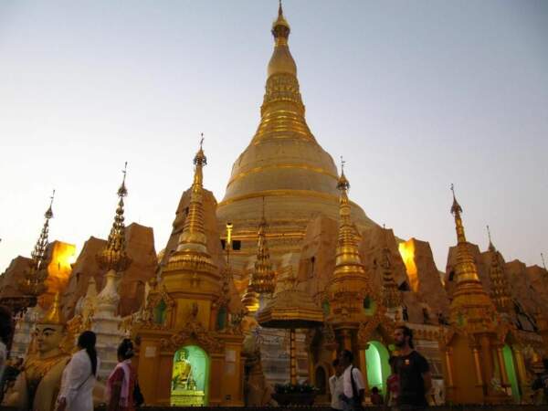 La pagode Shwedagon à Rangoon, en Birmanie.