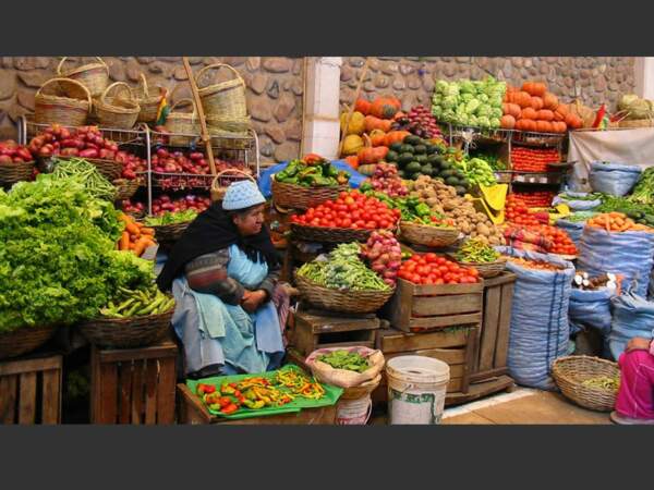 Un étal de fruits et légumes, à Uyuni, en Bolivie.