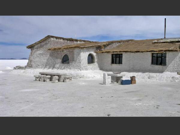Ce petit hôtel se trouve aux abords du salar d'Uyuni, en Bolivie.