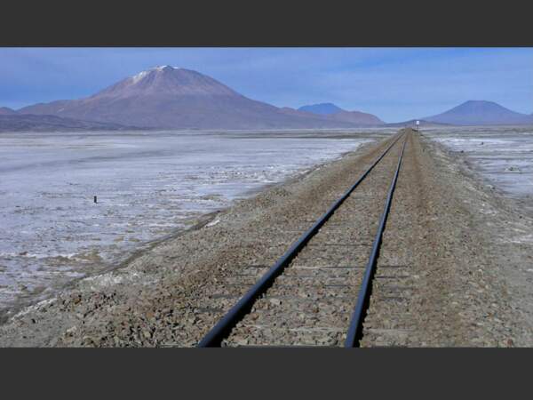 Cette voie ferrée fait la liaison entre Uyuni en Bolivie et Calama au Chili.