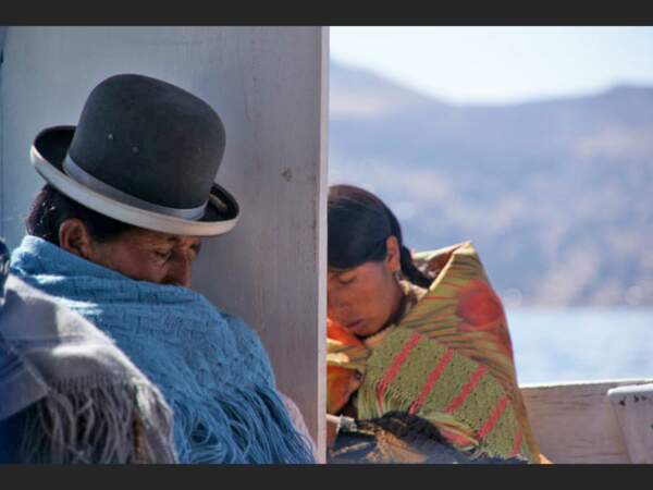 Boliviennes endormies, sur le bateau vers l'île del Sol