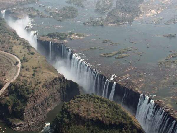 Les chutes Victoria au Zimbabwe