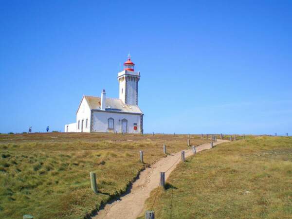 Le phare des Poulains se situe au nord de Belle-Île-en-Mer, dans le Morbihan, en Bretagne.