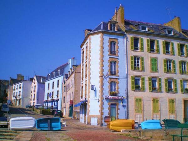 Le très coloré port du Rosmeur, à Douarnenez, dans le Finistère.