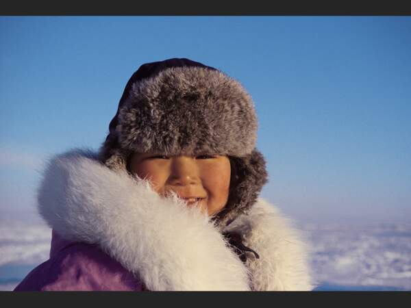 Portrait d’une fillette inuite dans le Nunavik, au Québec