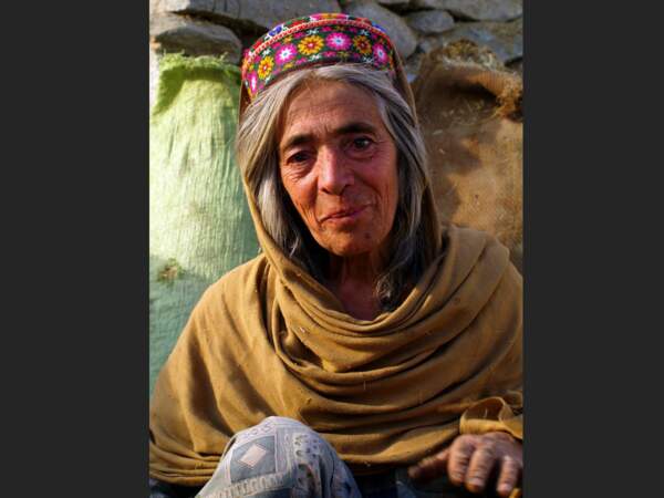 Portrait d’une femme dans la vallée de Hunza, au nord du Pakistan